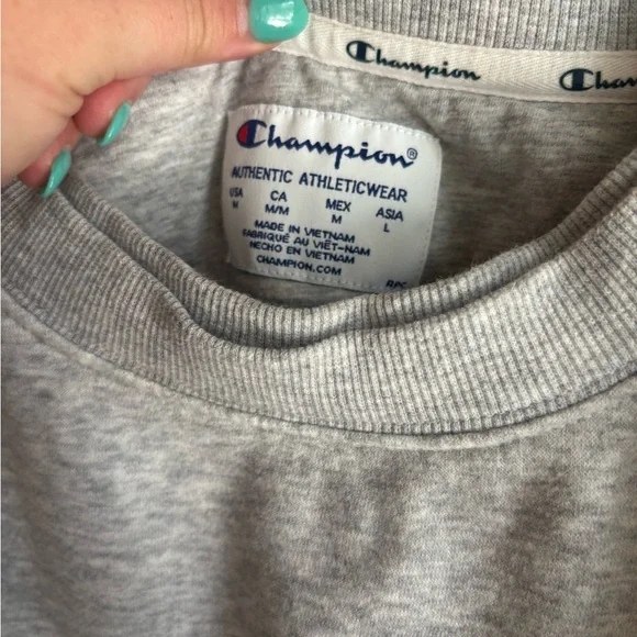 Champion Women’s Campus Fleece Cropped Crew Sweatshirt - Picture 3 of 10